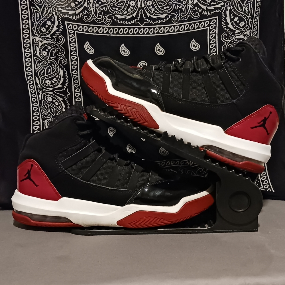 Air Jordan Max Aura Size 7y